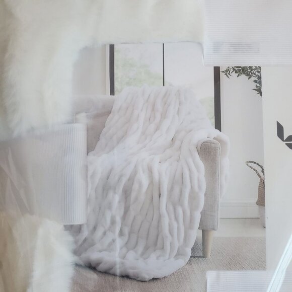 NEW Koolaburra by UGG White Faux Fur Throw Batya‎ 50 in x 70 in - Picture 4 of 5